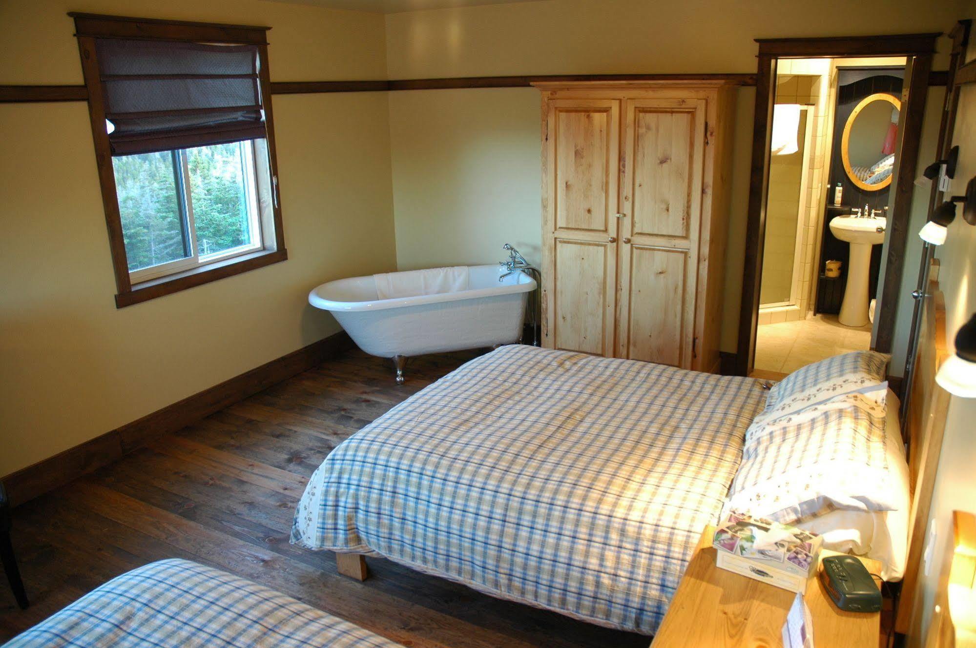 Grande-Entrée Auberge La Salicorne Et Escapades - Adventure Resort מראה חיצוני תמונה